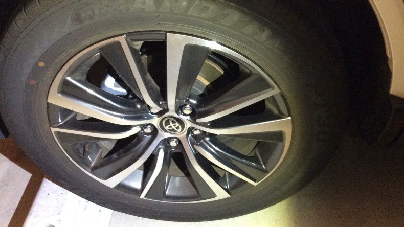 タイヤホイール前