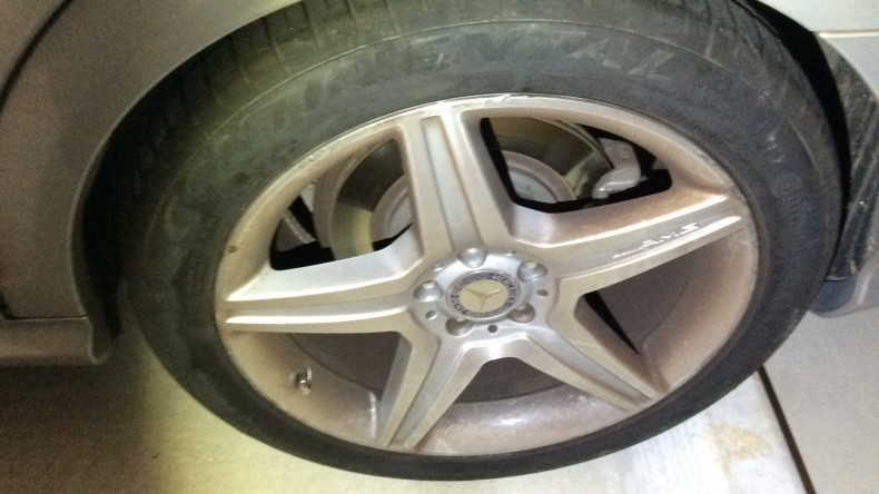 タイヤホイール前