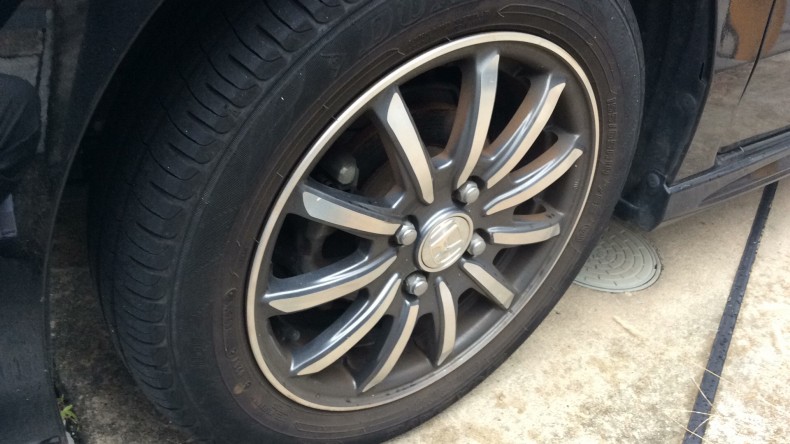 タイヤホイール前