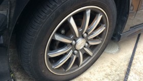 タイヤホイール前