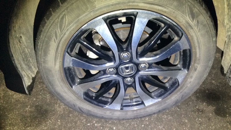 タイヤホイール前