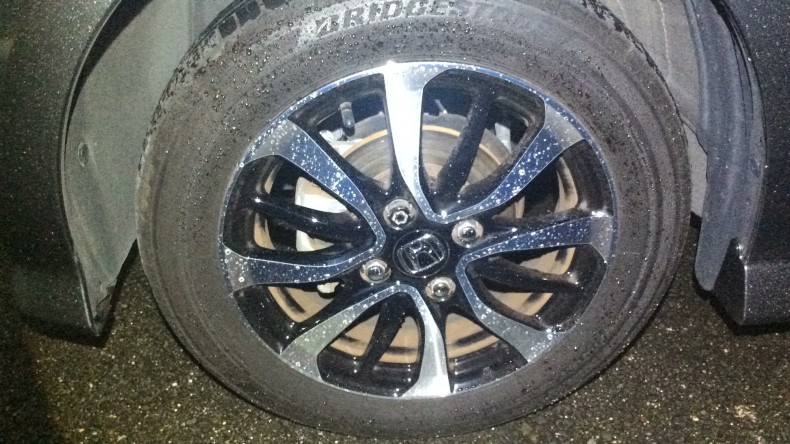 タイヤホイール前