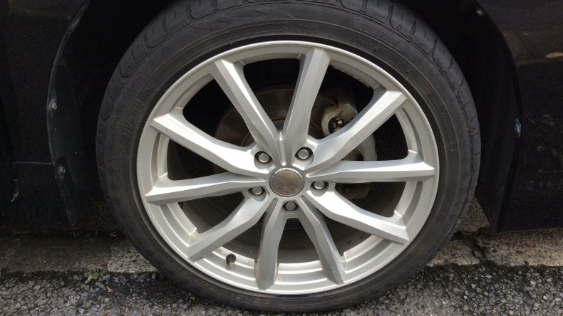 タイヤホイール前