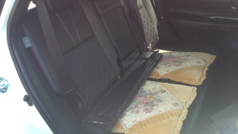 内装後方シート