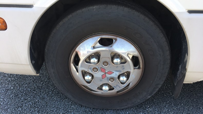 タイヤホイール前