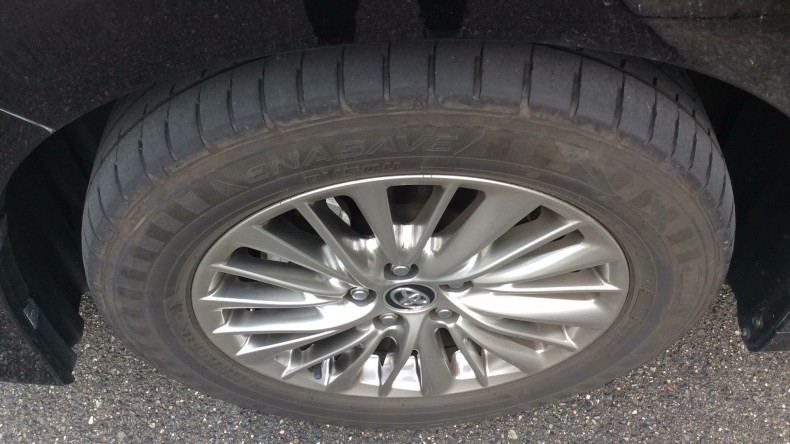 タイヤホイール前