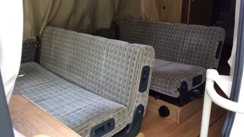 内装後方シート