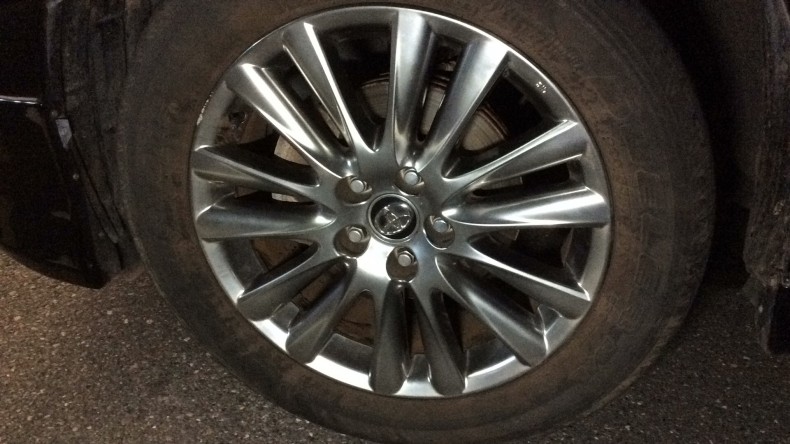 タイヤホイール前