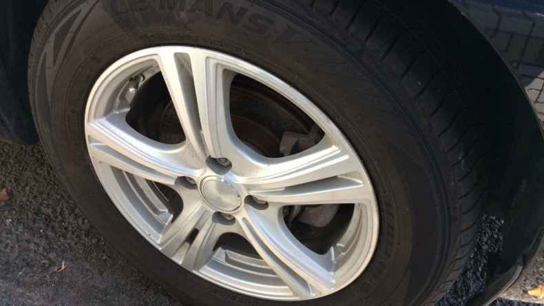 タイヤホイール前