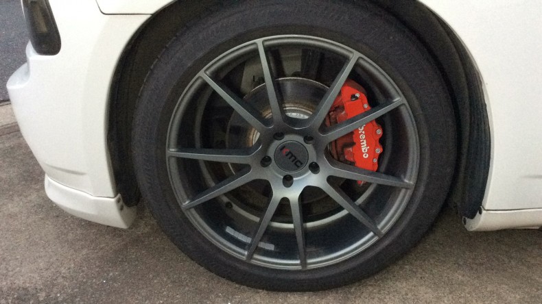 タイヤホイール前