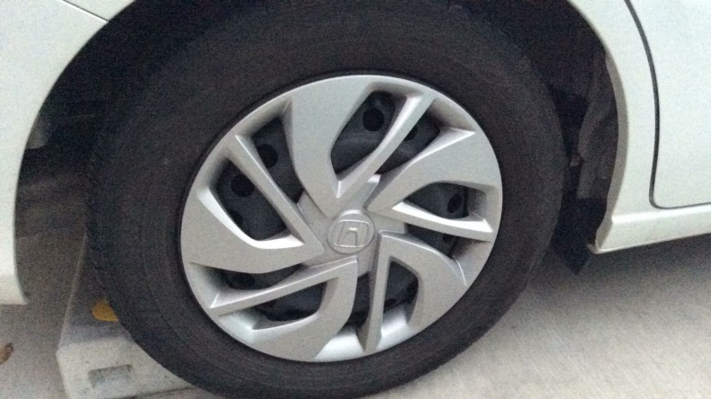 タイヤホイール前