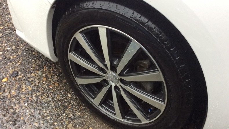 タイヤホイール前