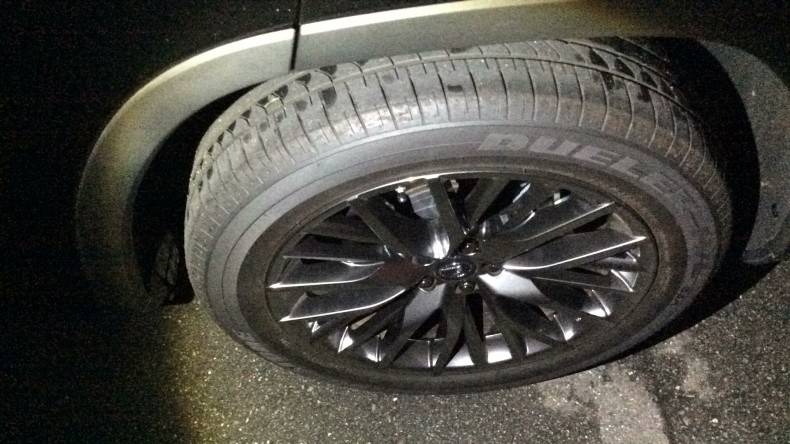 タイヤホイール前