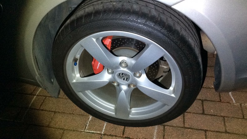 タイヤホイール前