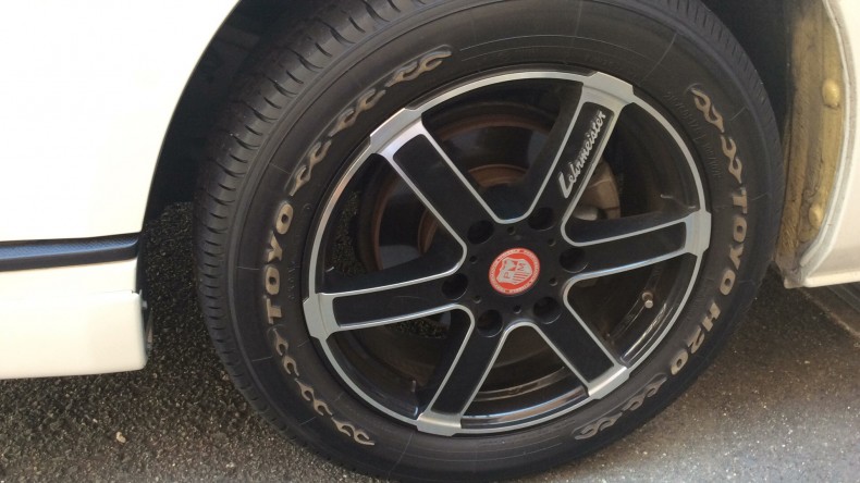 タイヤホイール前