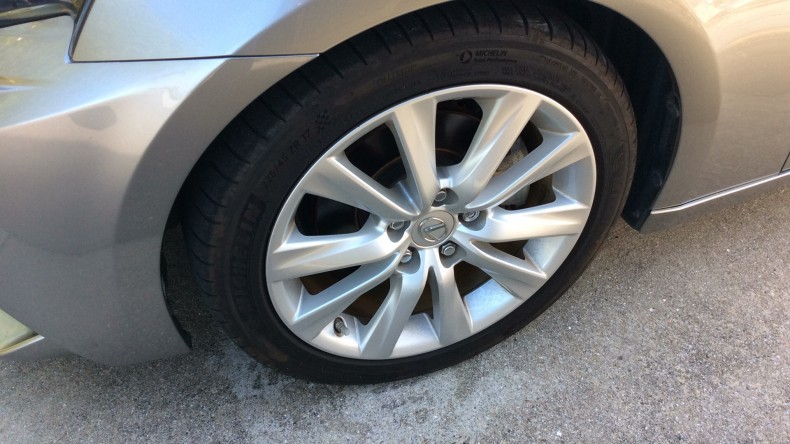 タイヤホイール前