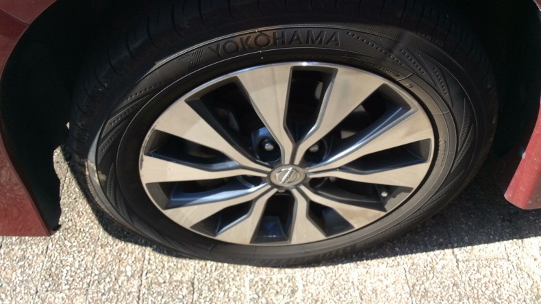 タイヤホイール前