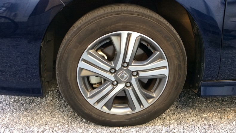 タイヤホイール前