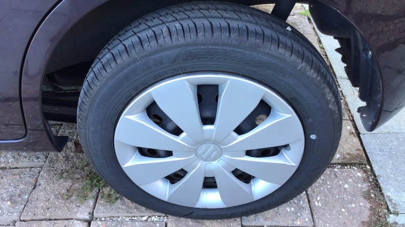 タイヤホイール前