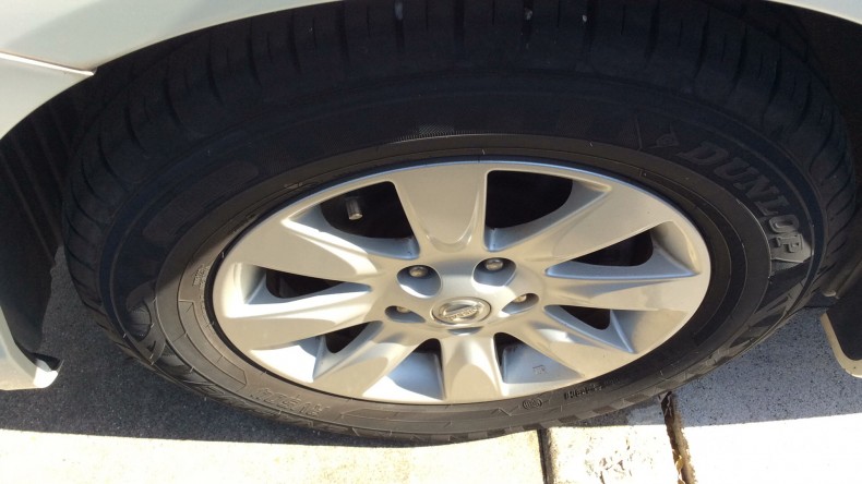 タイヤホイール前