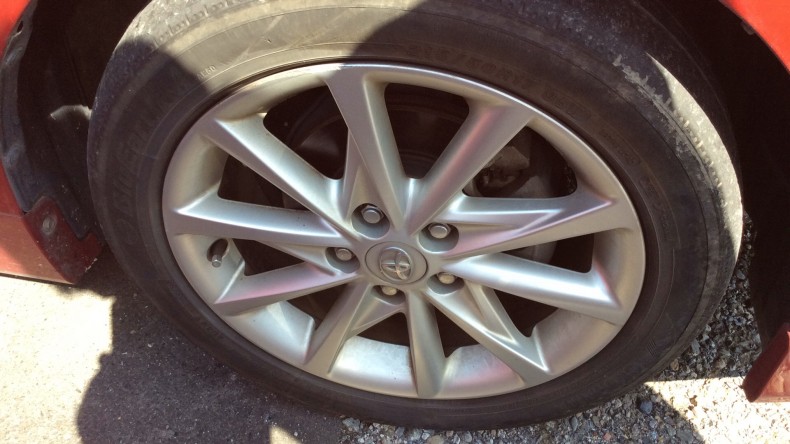 タイヤホイール前