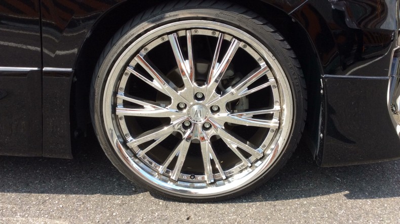 タイヤホイール前