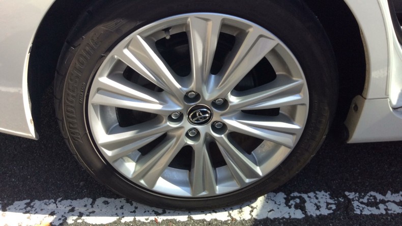 タイヤホイール前