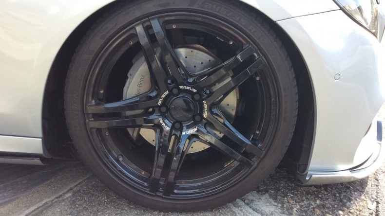 タイヤホイール前