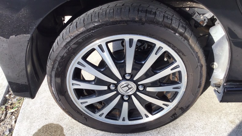 タイヤホイール前