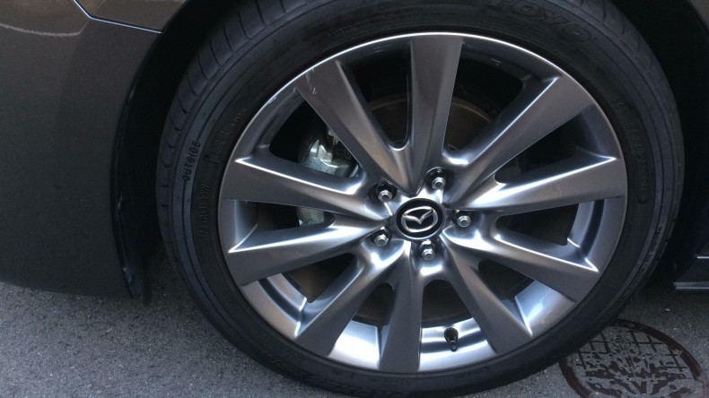 タイヤホイール前