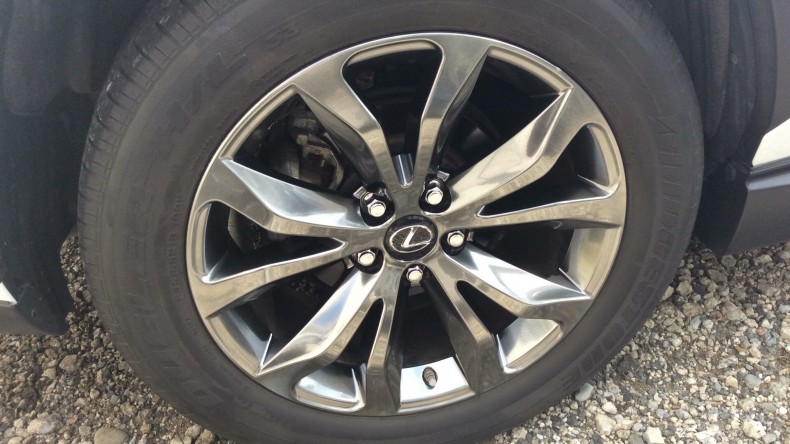 タイヤホイール前