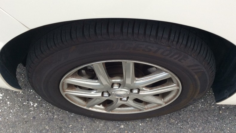 タイヤホイール前