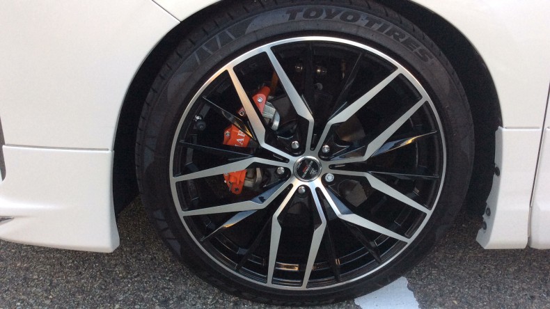 タイヤホイール前