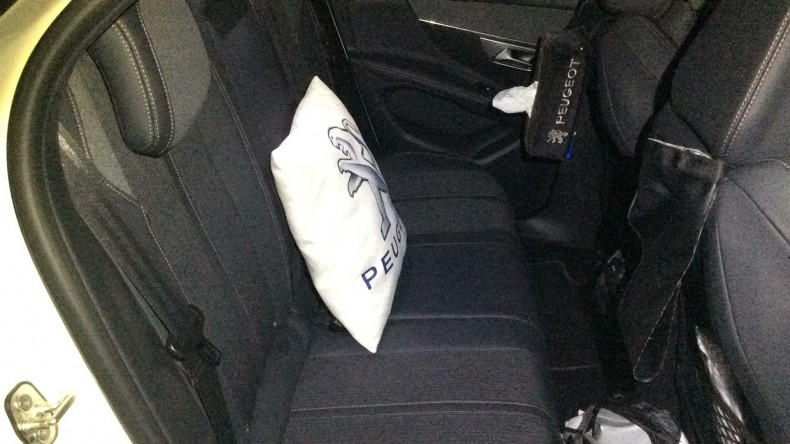 内装後方シート