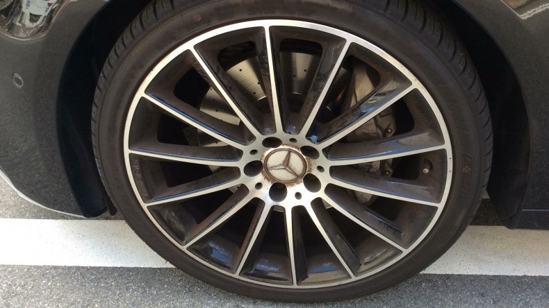 タイヤホイール前