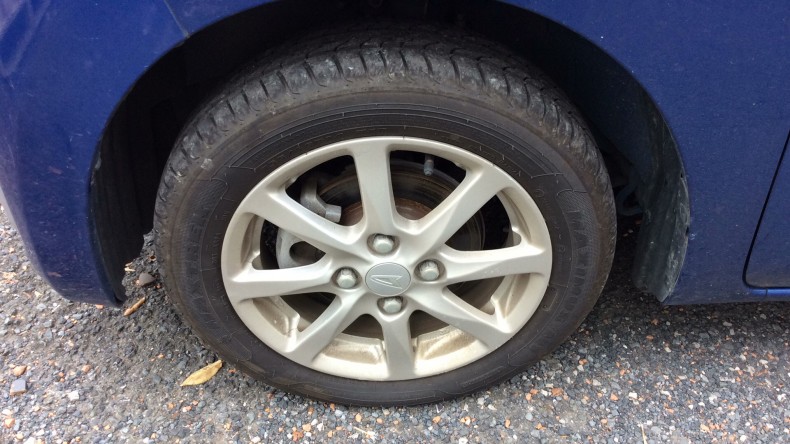 タイヤホイール前