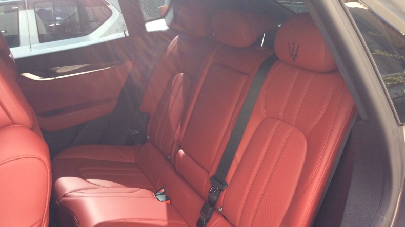 内装後方シート