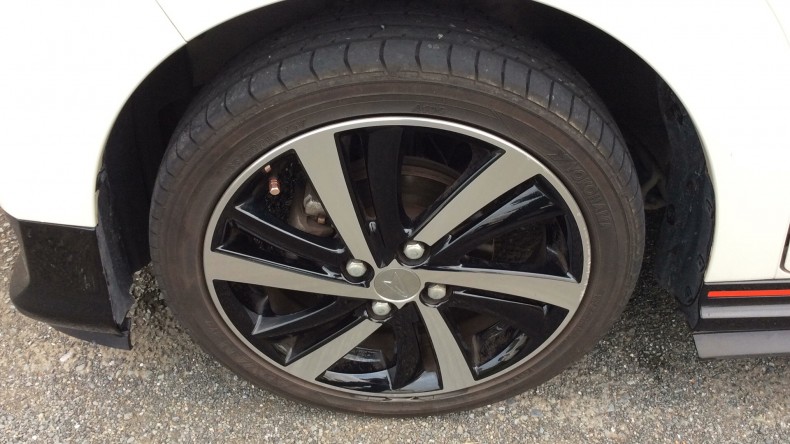 タイヤホイール前