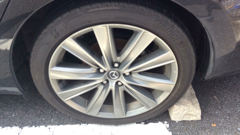 タイヤホイール前