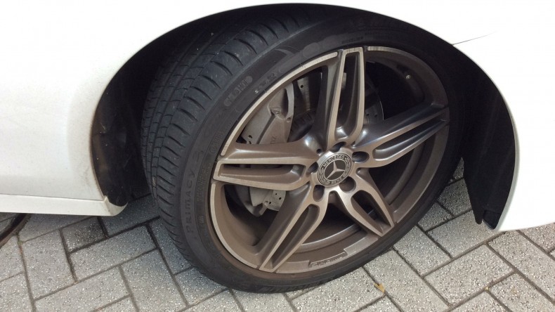 タイヤホイール前