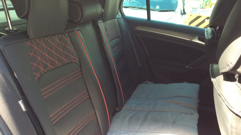 内装後方シート