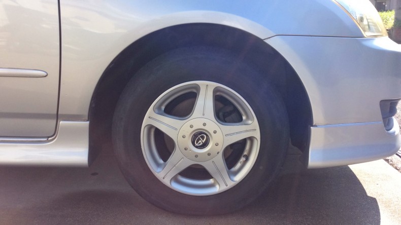 タイヤホイール前