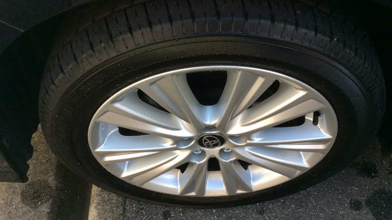 タイヤホイール前