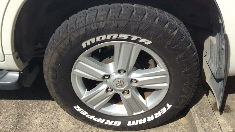 タイヤホイール前