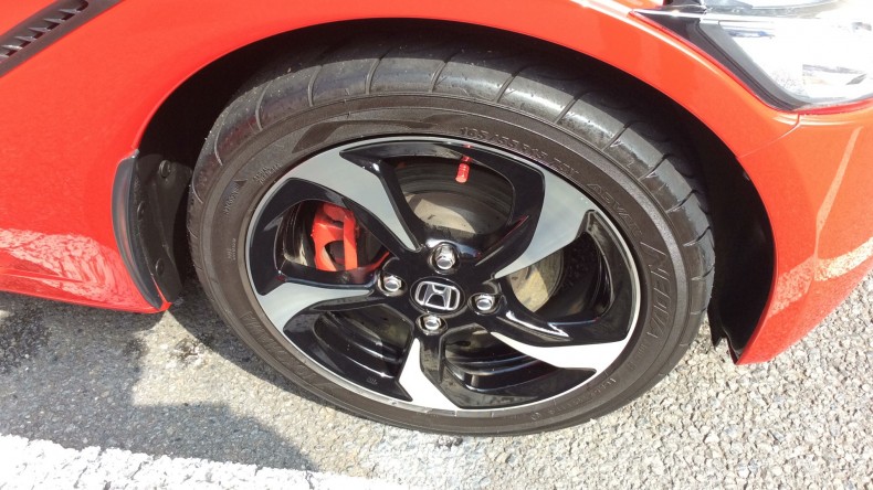 タイヤホイール前