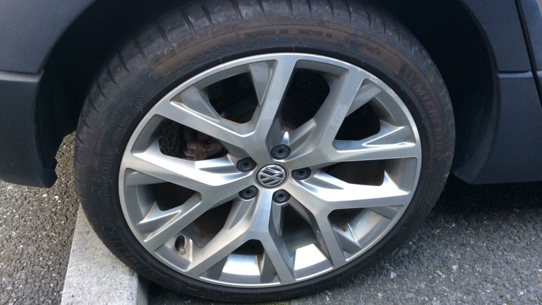 タイヤホイール前