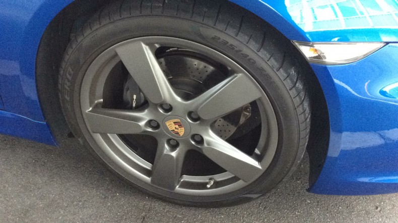 タイヤホイール前