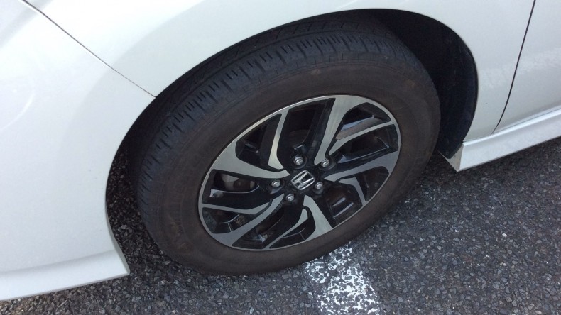 タイヤホイール前