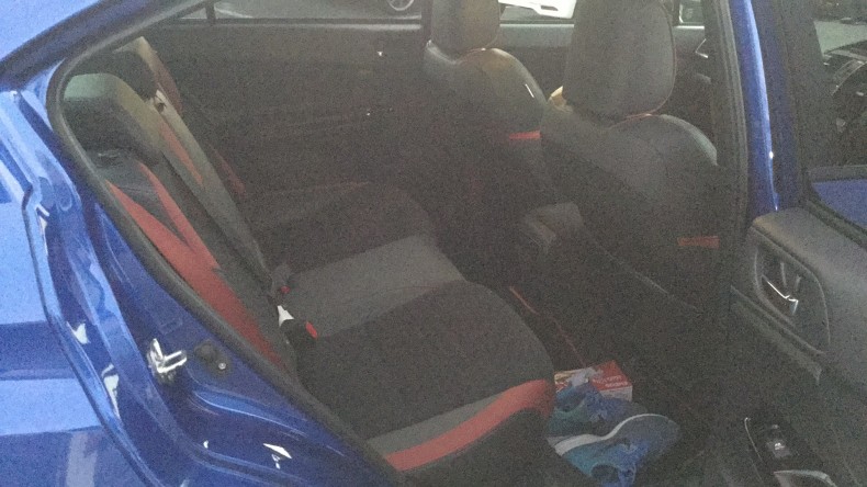 内装後方シート