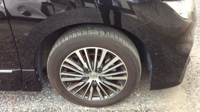 タイヤホイール前